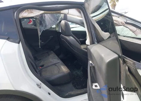 2021 Tesla Model Y Long Range Dual Motor All-Wheel Drive z USA, uszkodzony, nr VIN 5YJYGDEE6MF231468